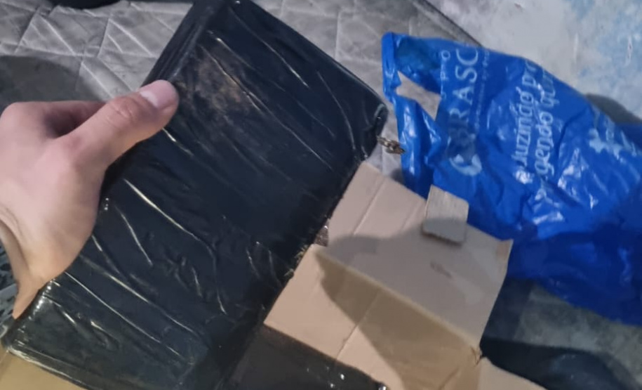 PMPR prende homem com armas e drogas após abordagem em Curitiba