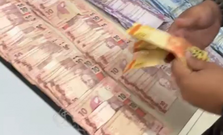 PMPR prende homem com armas e drogas após abordagem em Curitiba