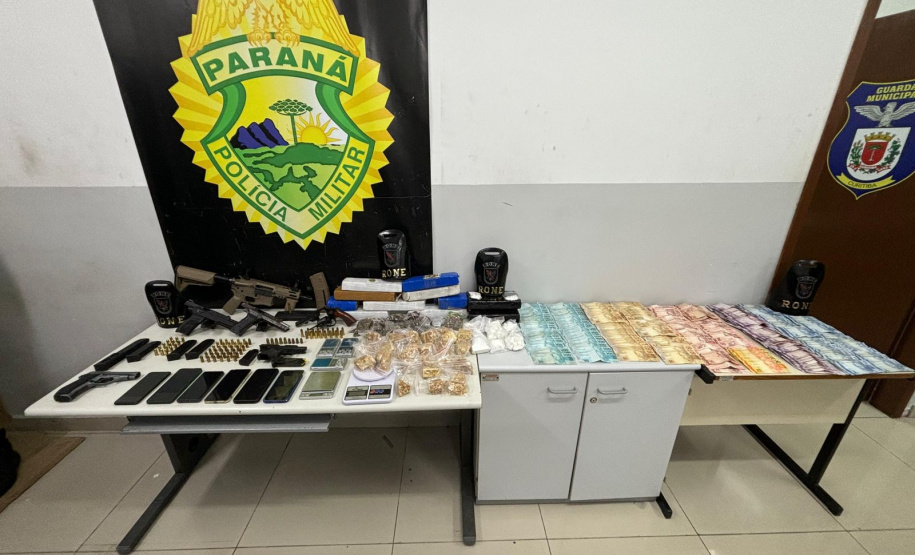 PMPR prende homem com armas e drogas após abordagem em Curitiba
