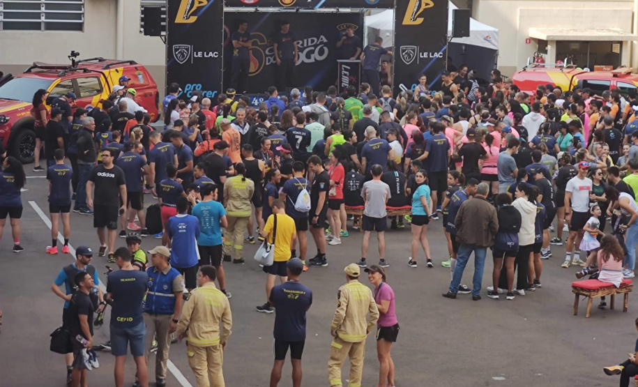 6ª Corrida do Fogo leva mais de duas mil pessoas às ruas de Curitiba