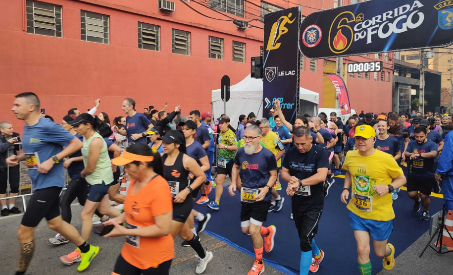 6ª Corrida do Fogo leva mais de duas mil pessoas às ruas de Curitiba