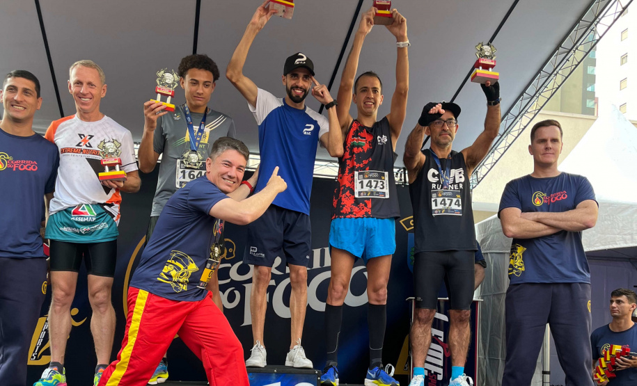 6ª Corrida do Fogo leva mais de duas mil pessoas às ruas de Curitiba