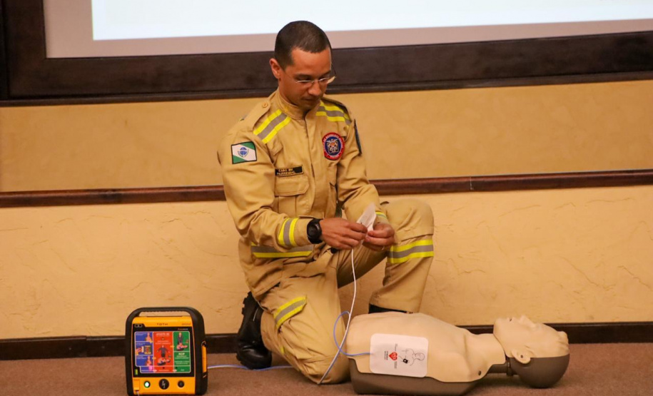 Sesp promove treinamento de operação com Desfibrilador Externo Automático (DEA) para servidores