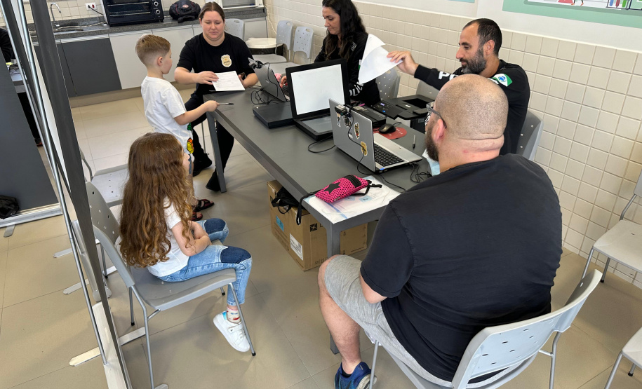 PCPR na Comunidade leva serviços de polícia judiciária, orientações e palestras para mais de 2,1 mil pessoas em Curitiba e Faxinal