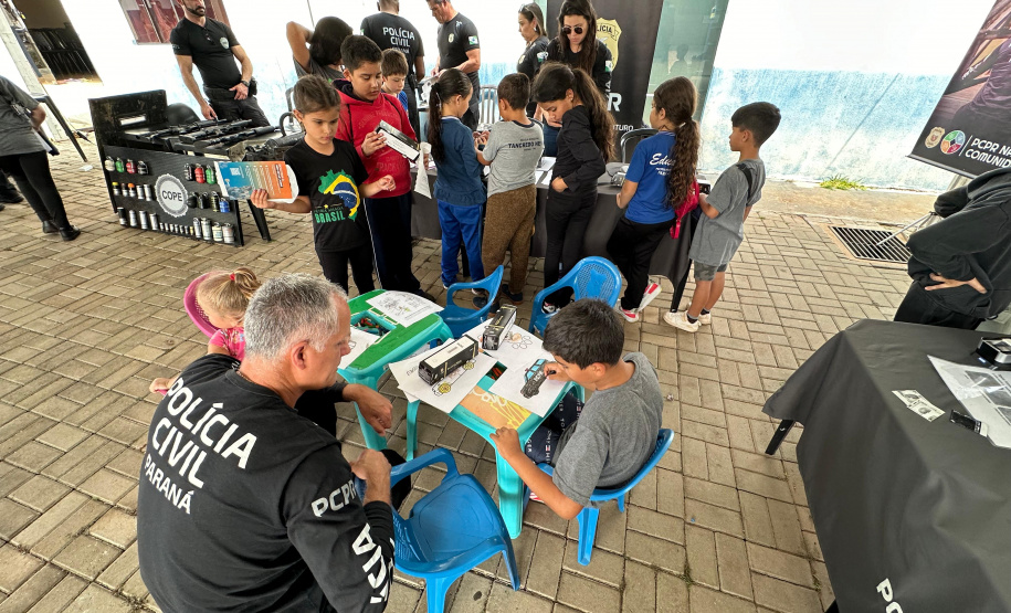 PCPR na Comunidade leva serviços de polícia judiciária, orientações e palestras para mais de 2,1 mil pessoas em Curitiba e Faxinal