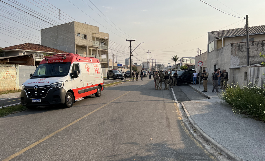 Homem é preso pela PMPR após manter duas pessoas como reféns