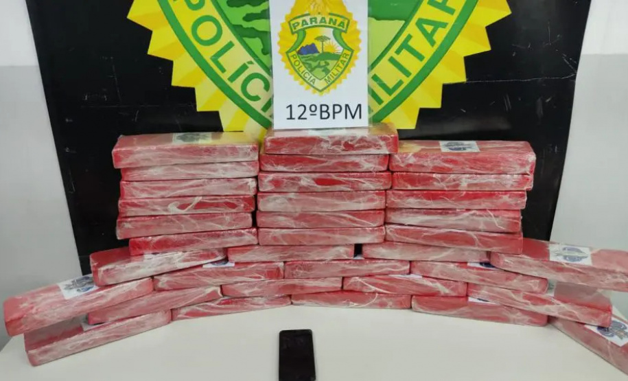 PMPR prende casal na rodoviária de Curitiba com 35 kg de maconha em malas