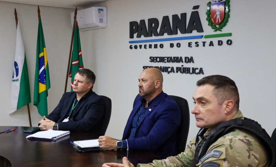 Secretário e comissão discutem melhorias e ampliações de serviços com cães em todo o Paraná