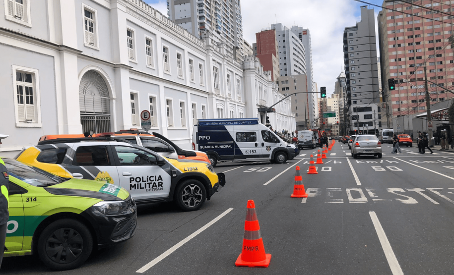 PMPR participa de simulado de crise em shopping de Curitiba