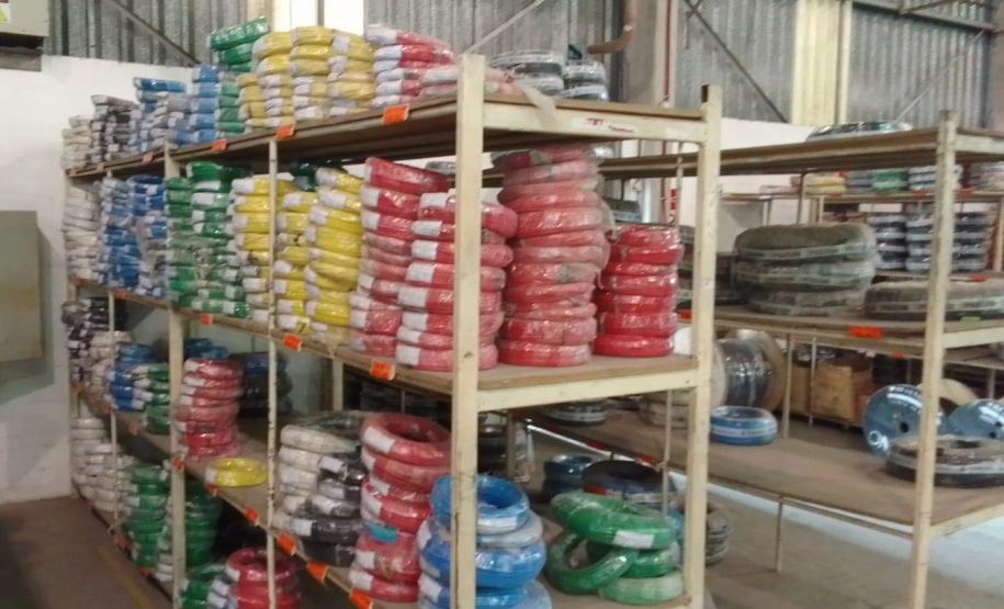 PCPR apreende 12 toneladas de fios elétricos fora do padrão em Quatro Barras