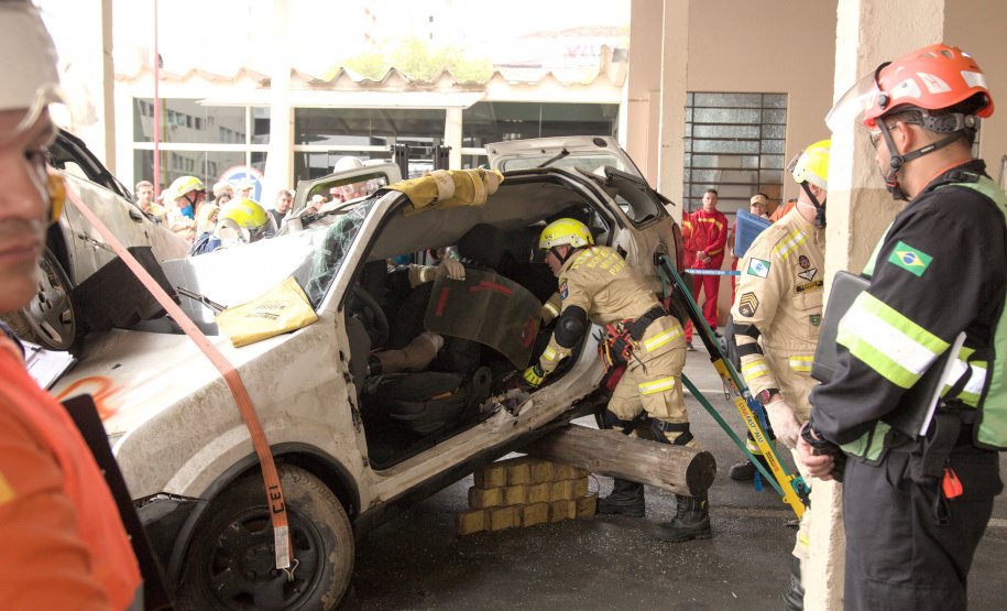 Equipe do Corpo de Bombeiros de Cascavel vence desafio estadual de salvamento veicular