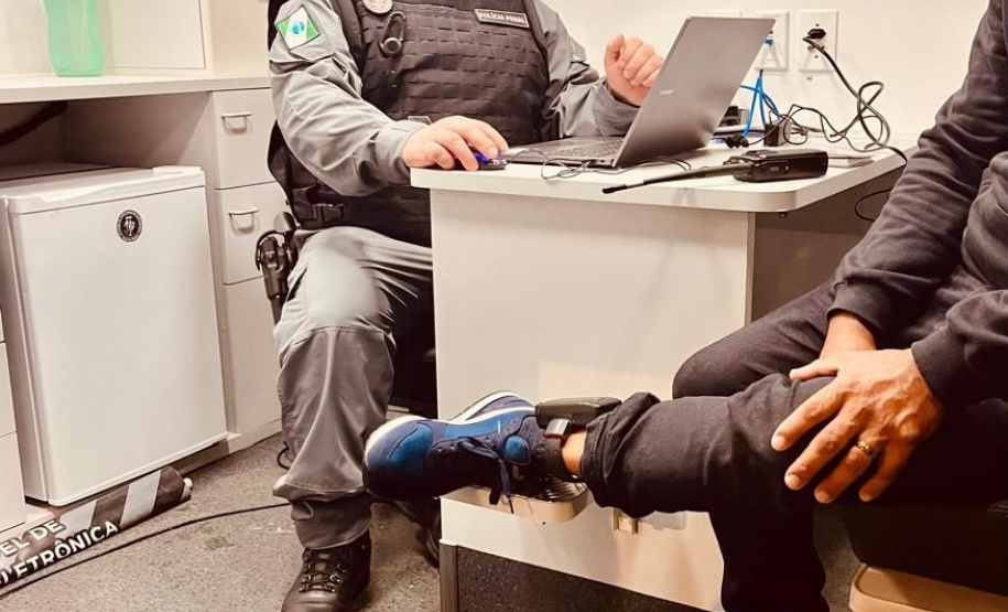 Polícia Penal fiscaliza monitorados por tornozeleira eletrônica durante a 3ª Expo Fazenda, em Fazenda Rio Grande