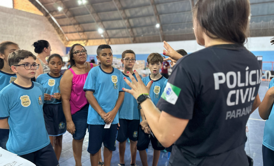 PCPR na Comunidade leva serviços de polícia judiciária à população de Dois VizinhosPCPR na Comunidade leva serviços de polícia judiciária à população de Dois Vizinhos