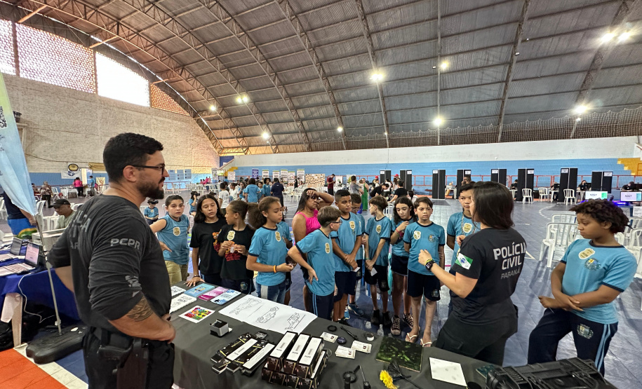 PCPR na Comunidade leva serviços de polícia judiciária à população de Dois VizinhosPCPR na Comunidade leva serviços de polícia judiciária à população de Dois Vizinhos