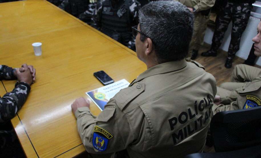 PMPR homenageia policiais do BPRONE por atuação em ocorrência de alto risco