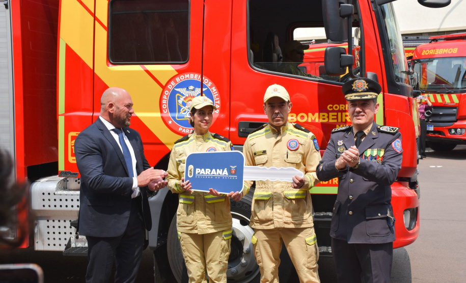 Corpo de Bombeiros festeja 112 anos com homenagens e entrega de viaturas