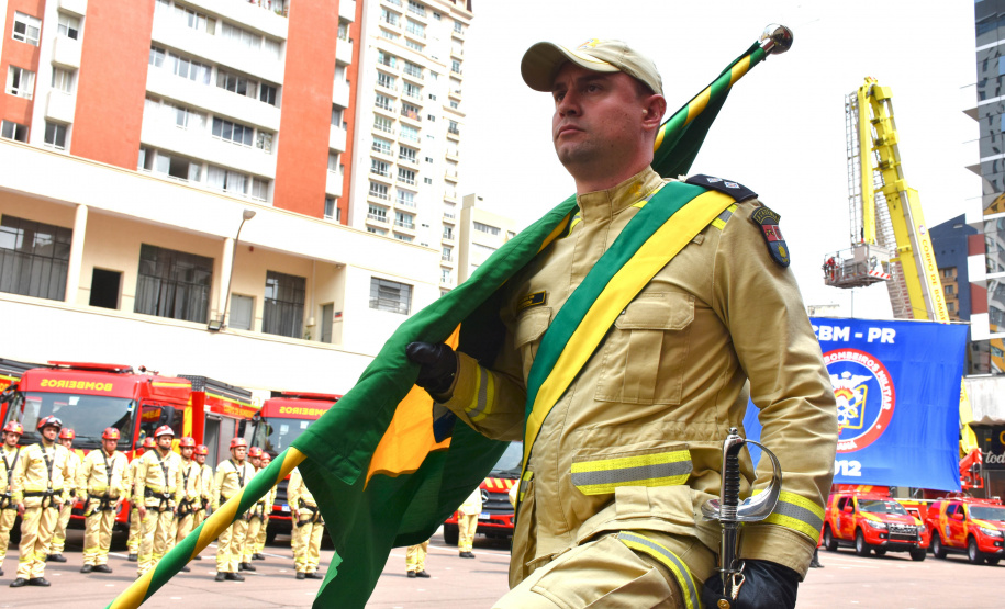 Corpo de Bombeiros festeja 112 anos com homenagens e entrega de viaturas