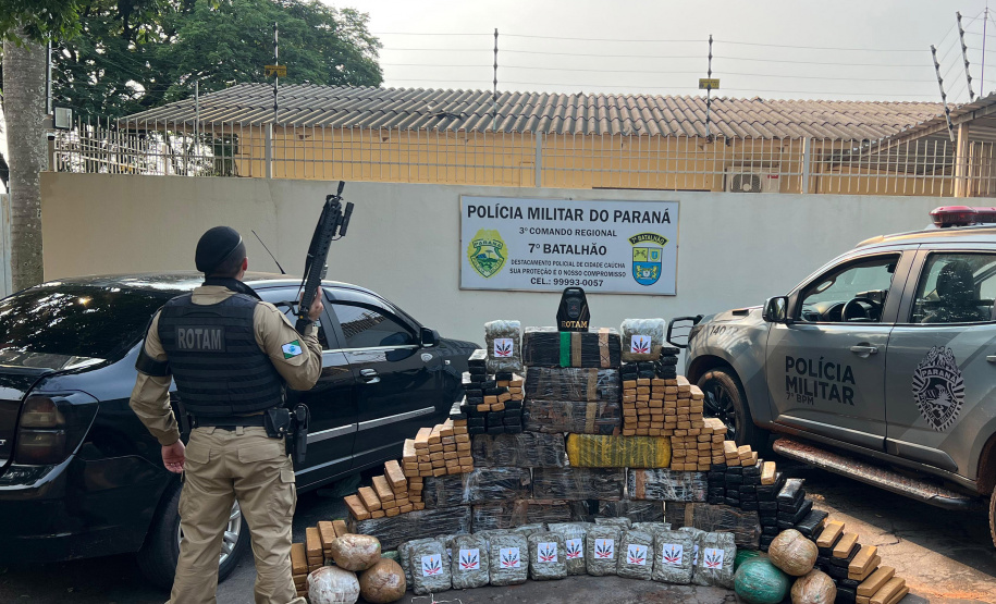 PMPR apreende mais de meia tonelada de maconha em abordagem a veículo