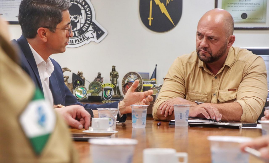 Secretário Hudson se reúne com comitiva de Castro