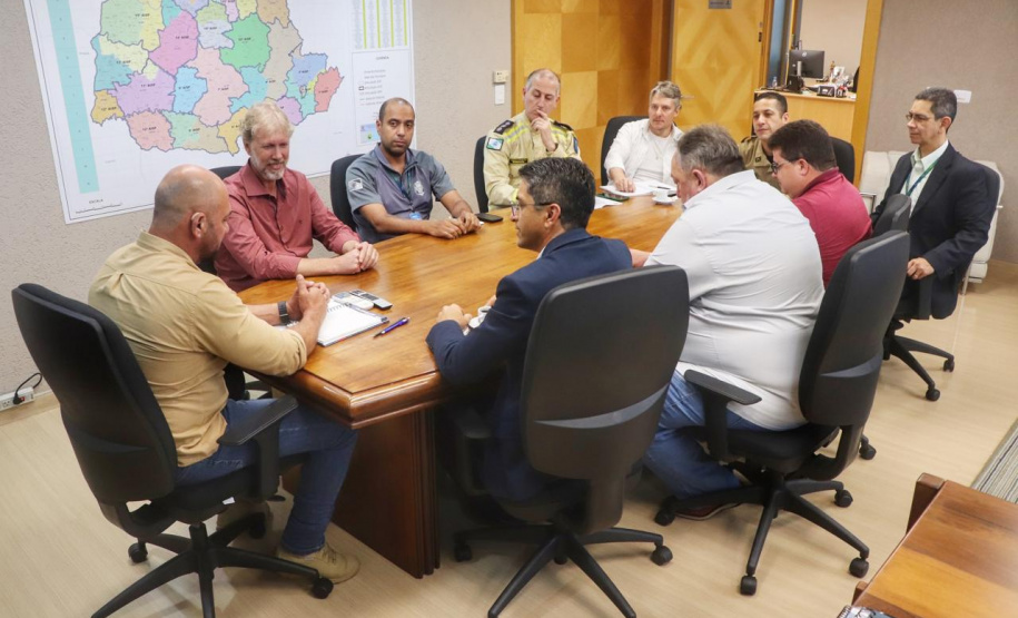 Secretário Hudson se reúne com comitiva de Castro