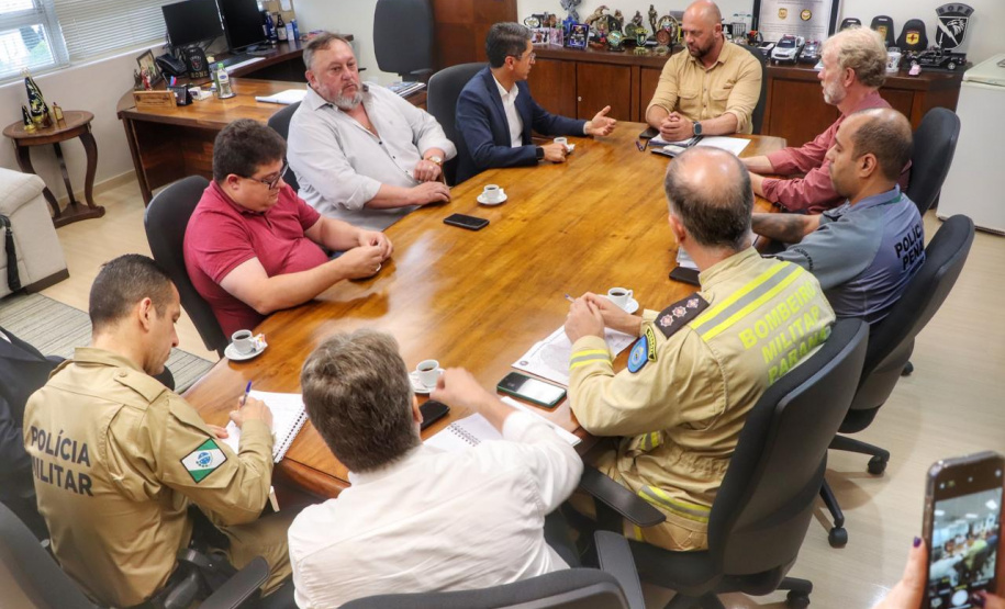 Secretário Hudson se reúne com comitiva de Castro