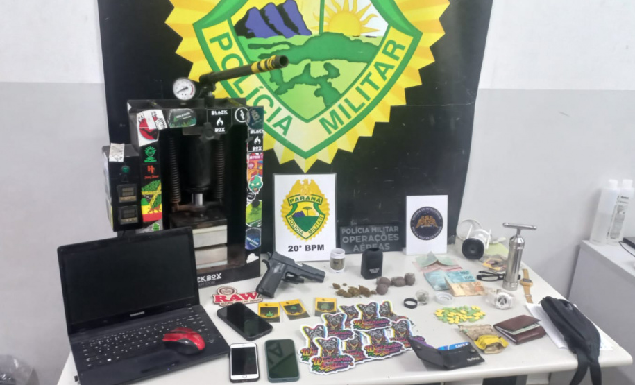 PMPR descobre estufas com 327 pés de maconha em Curitiba e apreende fuzil no Litoral