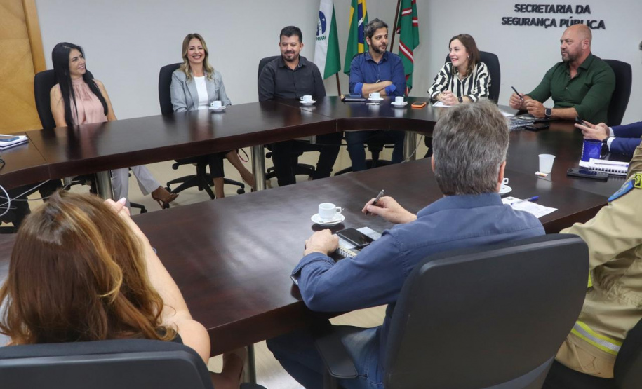 Secretário Hudson se reúne com prefeita e comitiva de Rio Branco do Sul