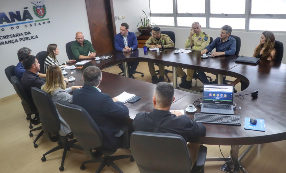 Secretário Hudson se reúne com prefeita e comitiva de Rio Branco do Sul