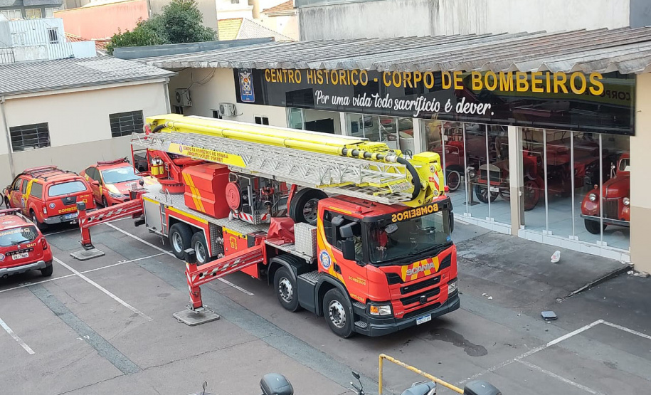 Versáteis, plataformas mecânicas evoluíram socorro prestado pelos Bombeiros