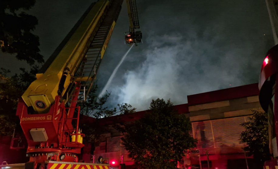 Versáteis, plataformas mecânicas evoluíram socorro prestado pelos Bombeiros