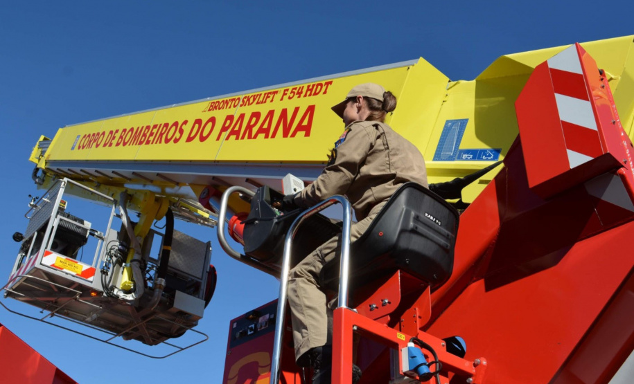 Versáteis, plataformas mecânicas evoluíram socorro prestado pelos Bombeiros