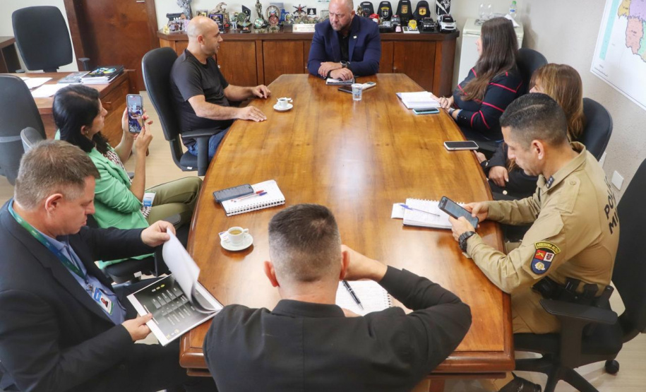 Secretário recebe prefeito e primeira dama de Pitanga