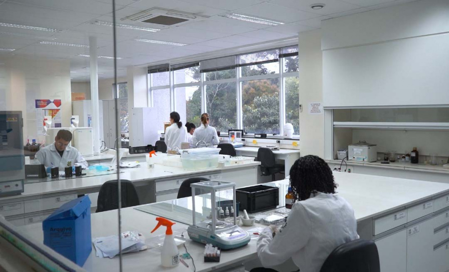 Novo equipamento da Polícia Científica vai tornar mais precisa a análise de crimes no Paraná