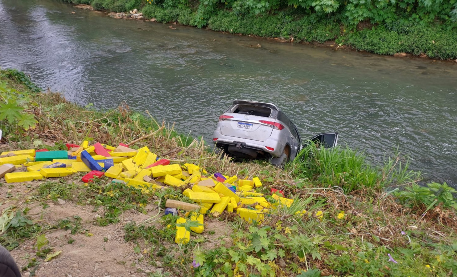 Polícia Militar apreende 800 quilos de maconha em Curitiba
