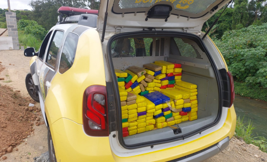 Polícia Militar apreende 800 quilos de maconha em Curitiba