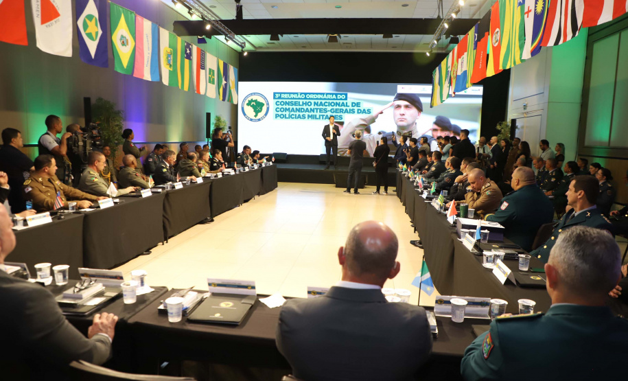 Ratinho Junior ressalta bons índices da segurança do Paraná em reunião com PMs de todo o Brasil