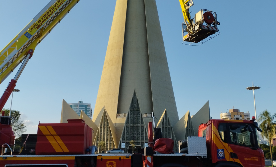 Versáteis, plataformas mecânicas evoluíram socorro prestado pelos Bombeiros