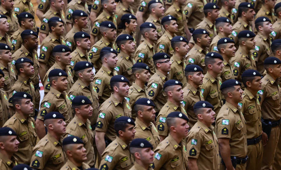 Governador sanciona lei que reestrutura as carreiras dos PMs e bombeiros
