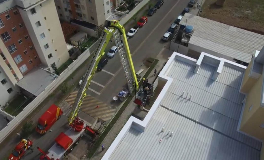 Versáteis, plataformas mecânicas evoluíram socorro prestado pelos Bombeiros