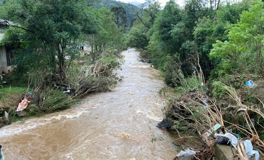 Com tropa de elite, Bombeiros reforçam equipe de busca por criança em General Carneiro