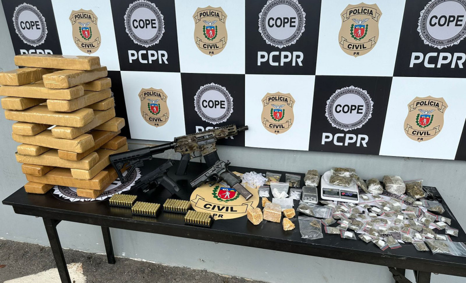 PCPR apreende 20 kg de maconha e fuzil em operação contra tráfico em Curitiba