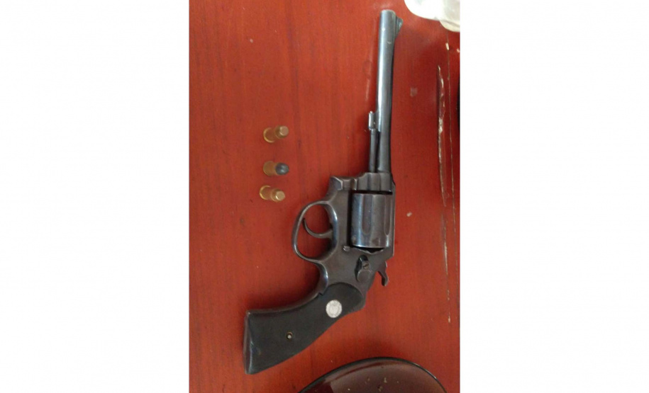 PCPR e PMPR prendem quatro pessoas em operação contra o tráfico de drogas em Rio Azul