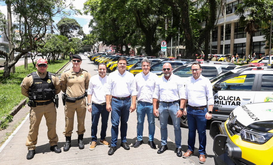Reforço nas estradas: DER/PR entrega 36 viaturas e 5 cães ao Batalhão de Polícia Rodoviária