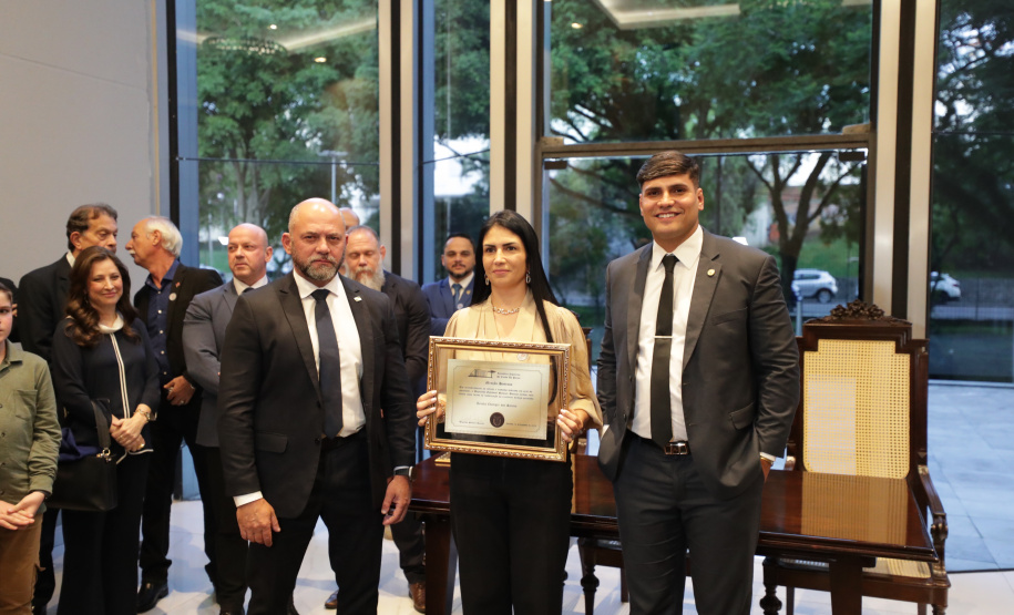 Secretário Hudson recebe homenagem na Assembleia Legislativa