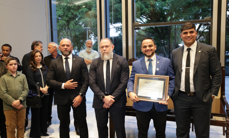 Secretário Hudson recebe homenagem na Assembleia Legislativa