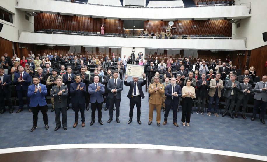 Secretário da Segurança Pública recebe homenagem na Assembleia Legislativa