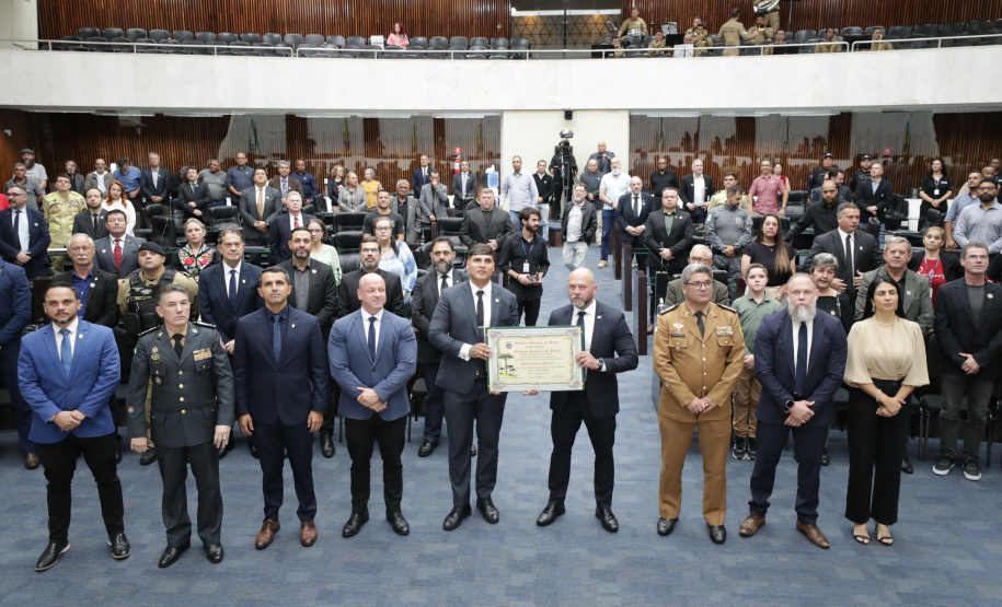 Secretário Hudson recebe homenagem na Assembleia Legislativa