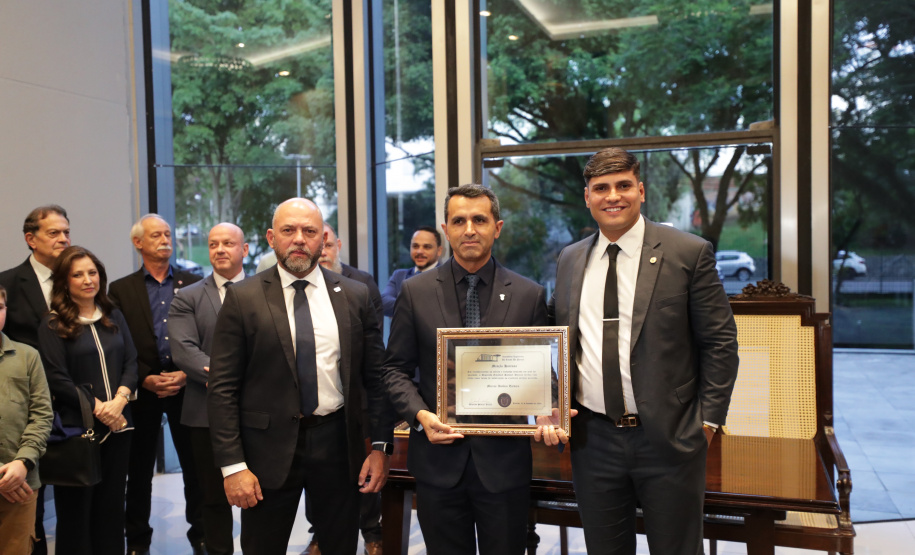 Secretário Hudson recebe homenagem na Assembleia Legislativa