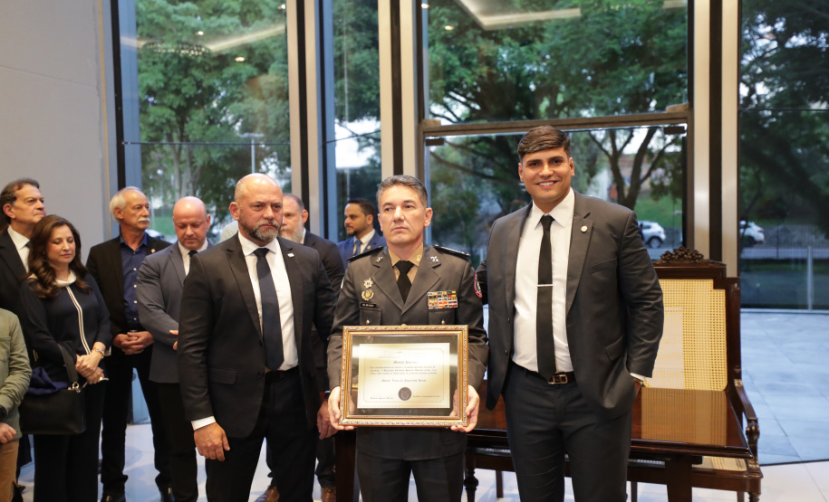 Secretário Hudson recebe homenagem na Assembleia Legislativa