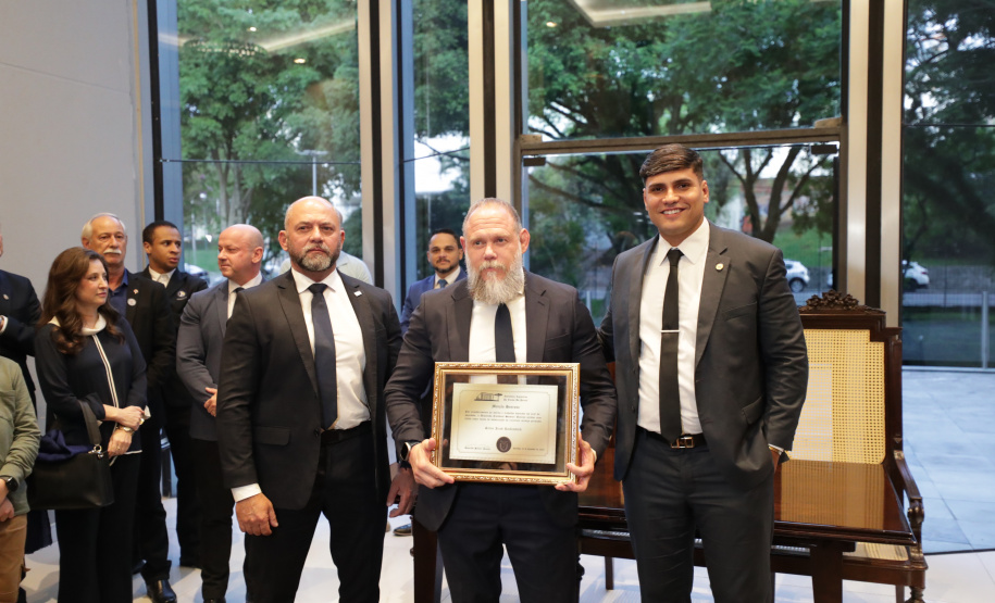 Secretário Hudson recebe homenagem na Assembleia Legislativa